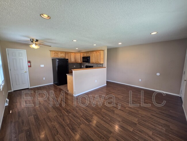 Building Photo - 1405 Robin Rd