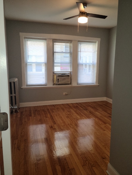 Building Photo - 4837 W Addison St
