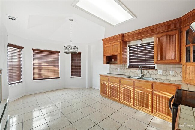 Building Photo - 25 Via Cantera Dr