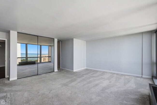 Building Photo - 330 W Diversey Pkwy