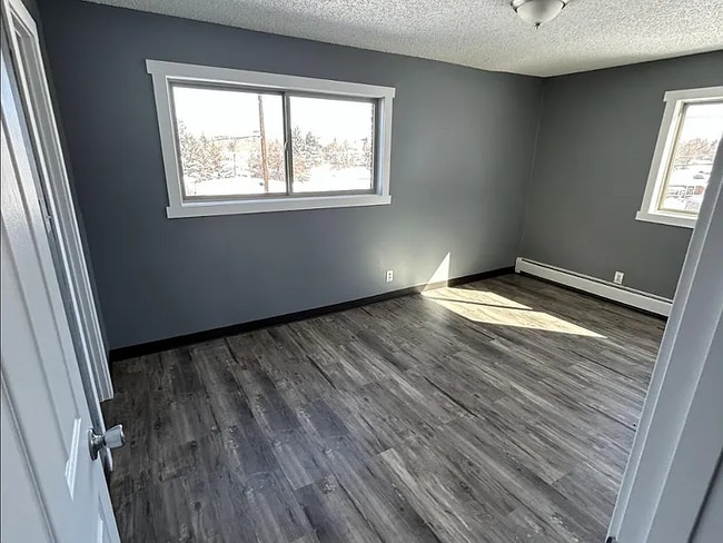 Building Photo - 2403 Grandview Pl