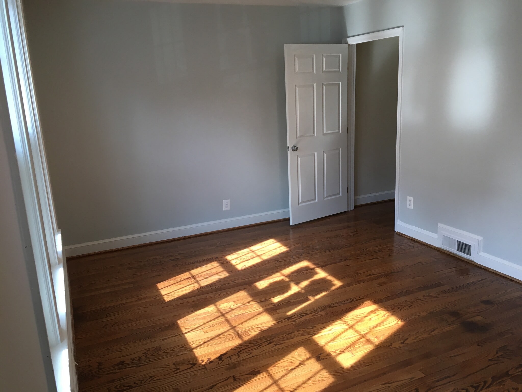 Living Room - 2713 South Veitch Street