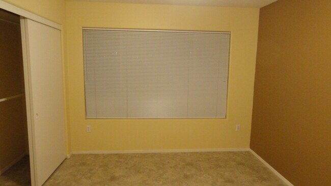 Spare Bedroom - 5710 E Tropicana Ave