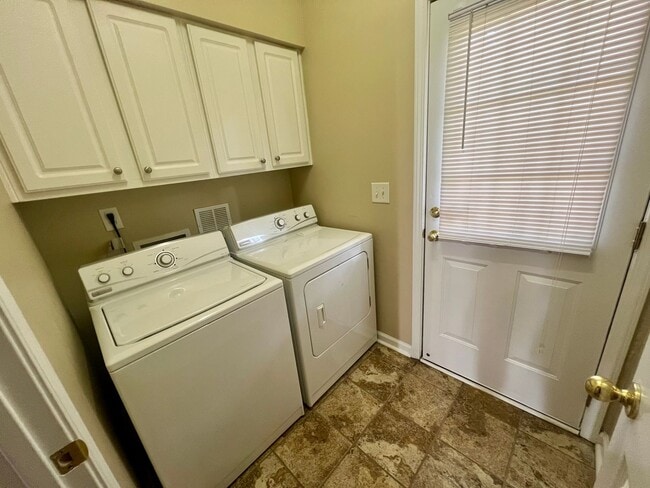 Building Photo - 413 Ruby Walk Dr