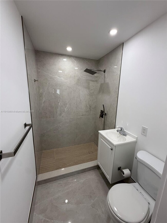 Building Photo - 2770 SW 34th Ct