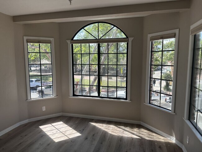 Building Photo - 1641