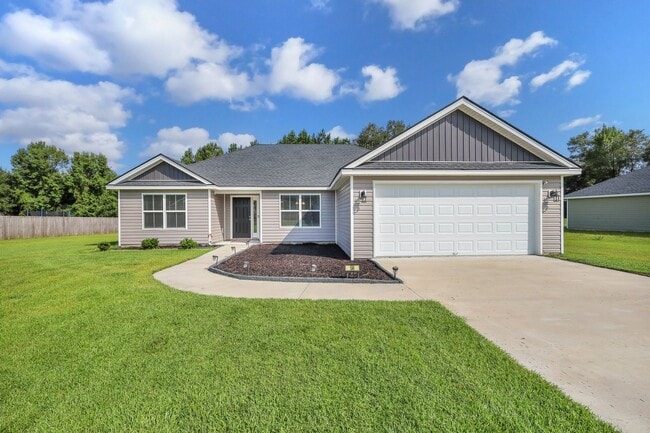 Building Photo - AVAILABLE NOW! (Pet Friendly)