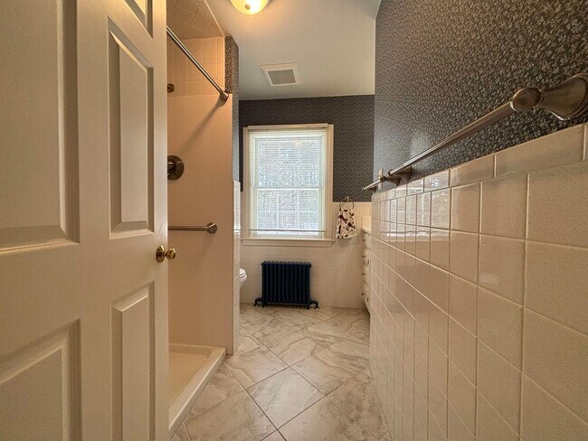 Building Photo - 104 Woodland Rd