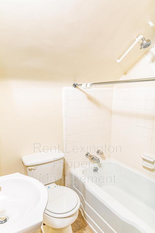 Building Photo - 657 Montclair Dr