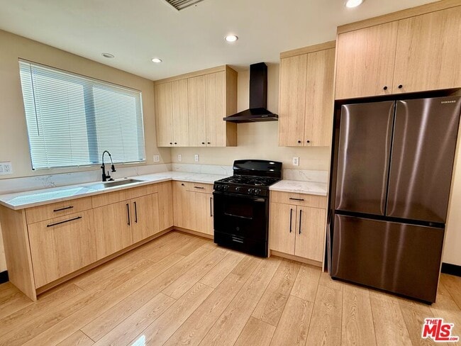 Primary Photo - 7309 Yarmouth Ave