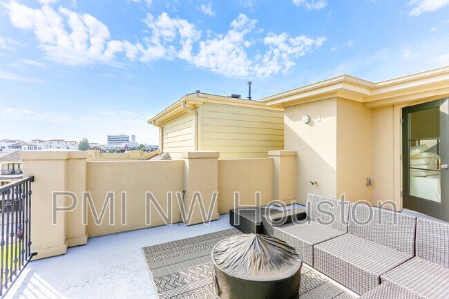 Building Photo - 5309 Blossom St