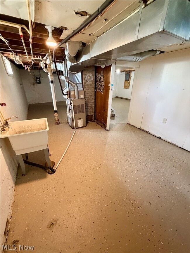 Building Photo - 26 Meadowbrook Ave
