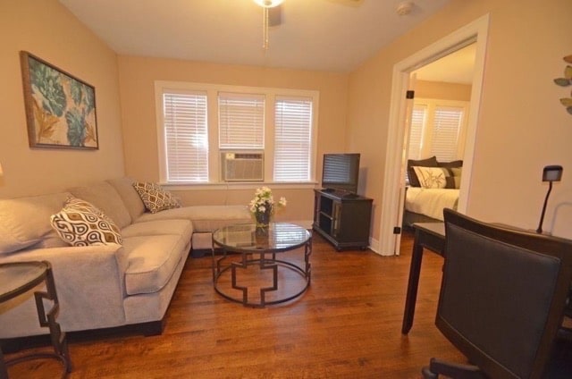 Building Photo - 2004 Spring St