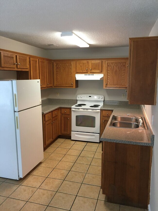 Building Photo - 3/2 Apartment in West Rome $1,195