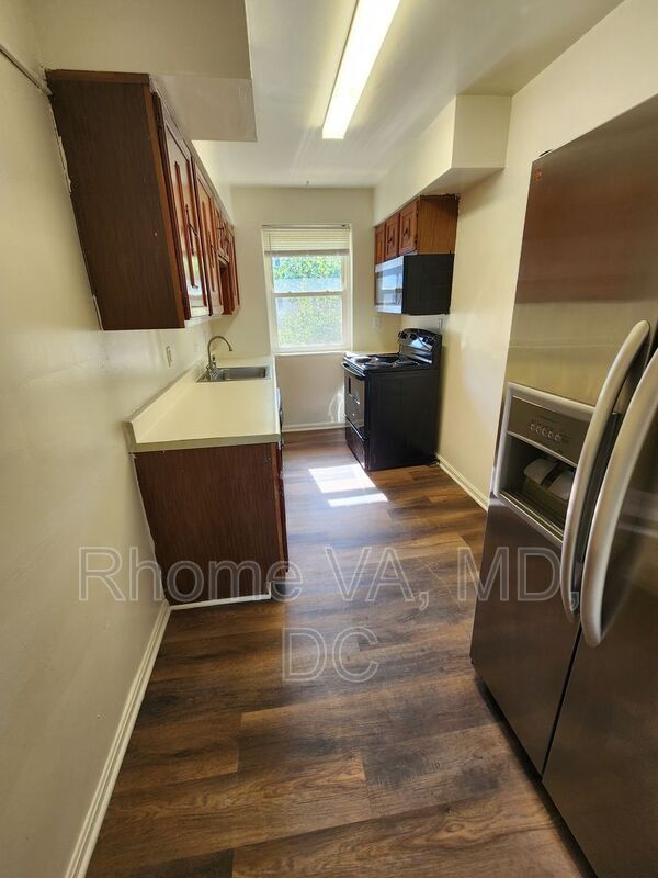 Building Photo - 6192 Greenwood Dr
