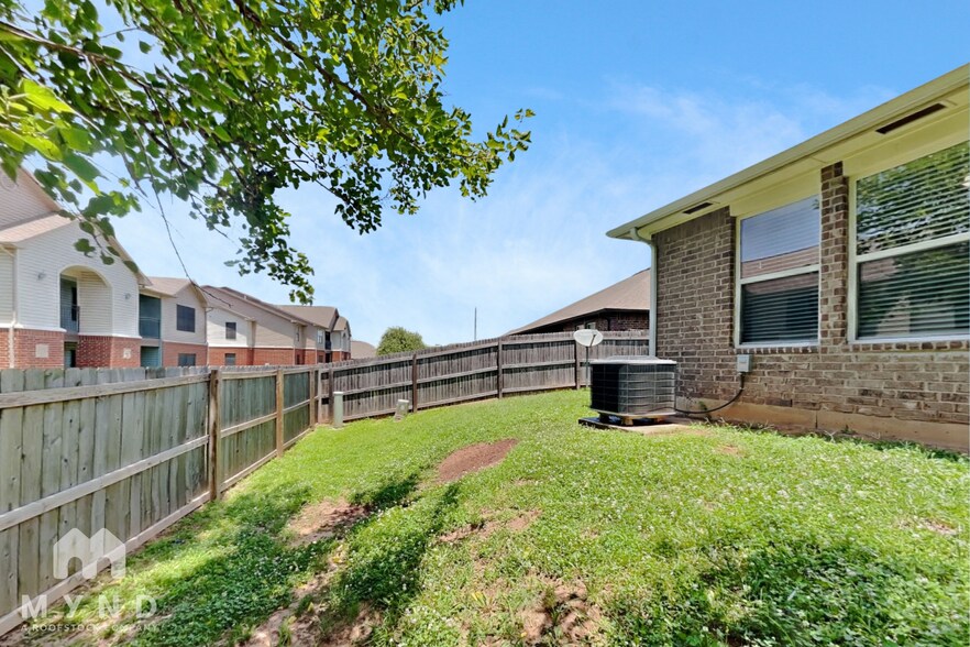 Building Photo - 1118 Merlin Dr