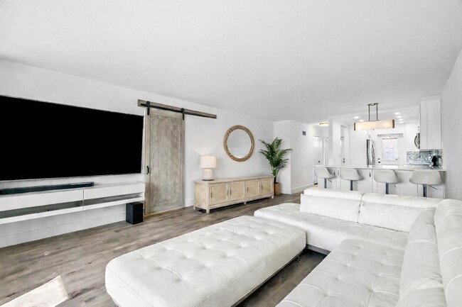 Building Photo - 698 NE Spanish River Blvd