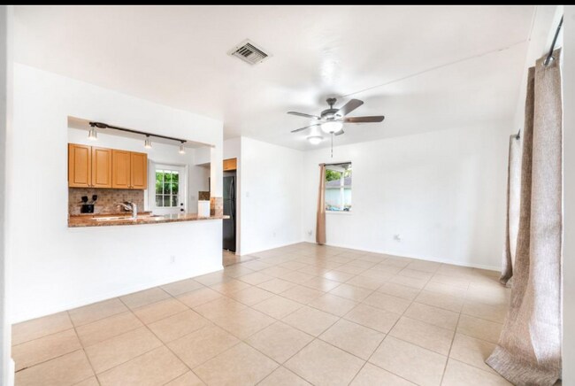 Building Photo - 110 SE El Sito Ct