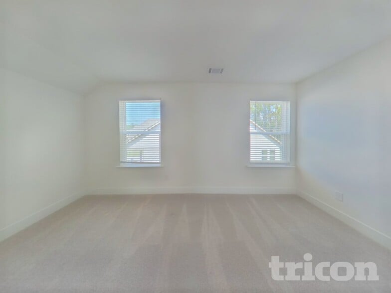 Building Photo - 45 Mayhaw Pt