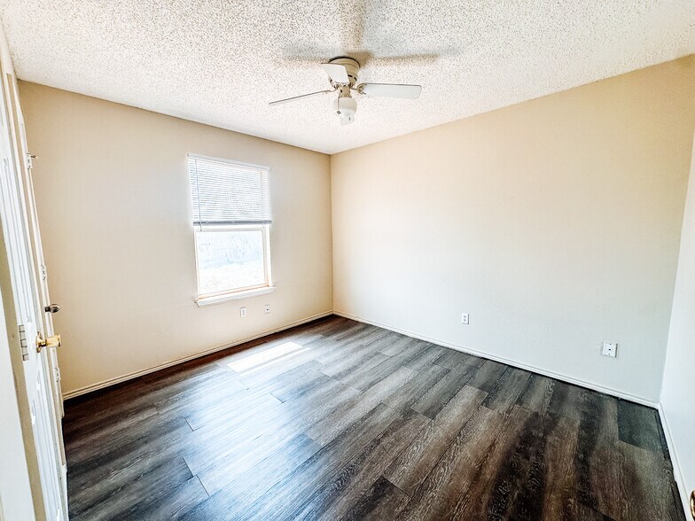 Building Photo - 6111 7th St