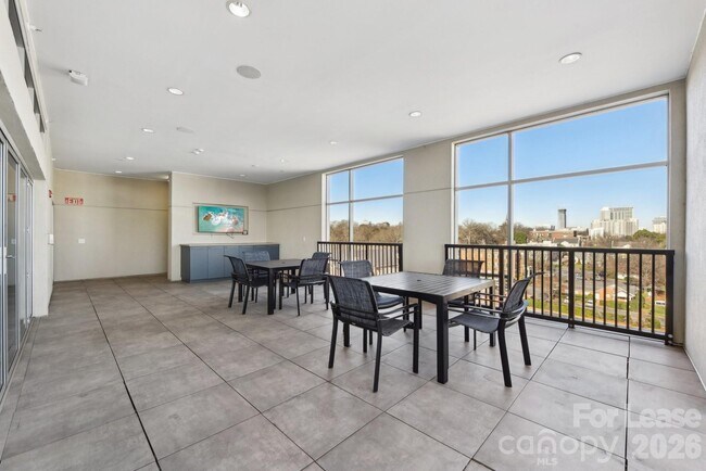 Building Photo - 905 Kenilworth Ave