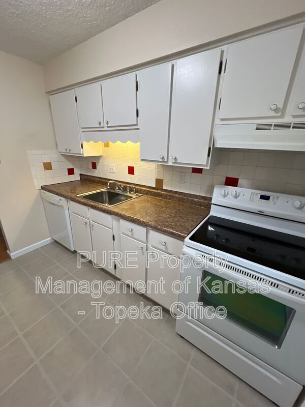 Building Photo - 3032 SW Lydia Ave