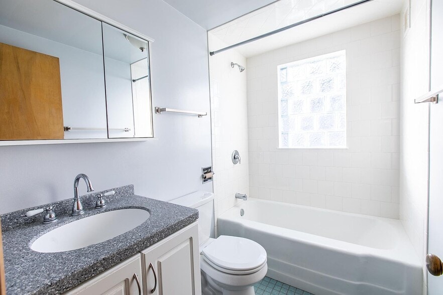 Building Photo - 1705 31st St