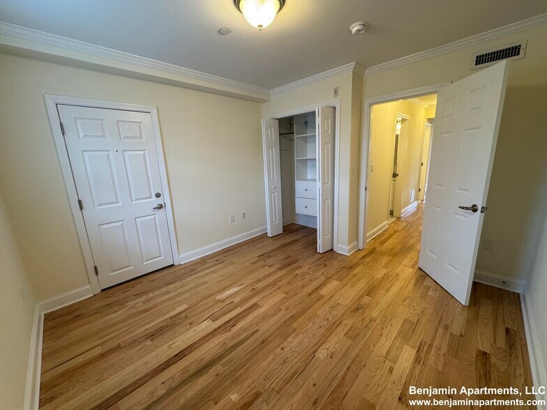 Building Photo - 20 Langdon St