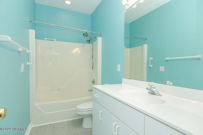 Building Photo - 1017 Avenshire Cir