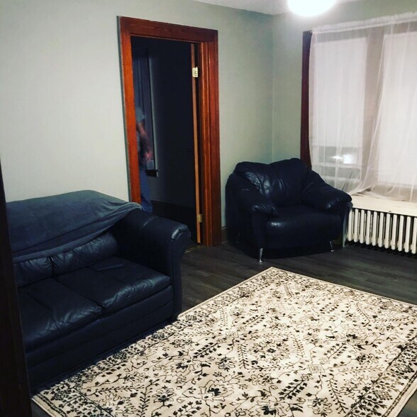Living room - 89 View St