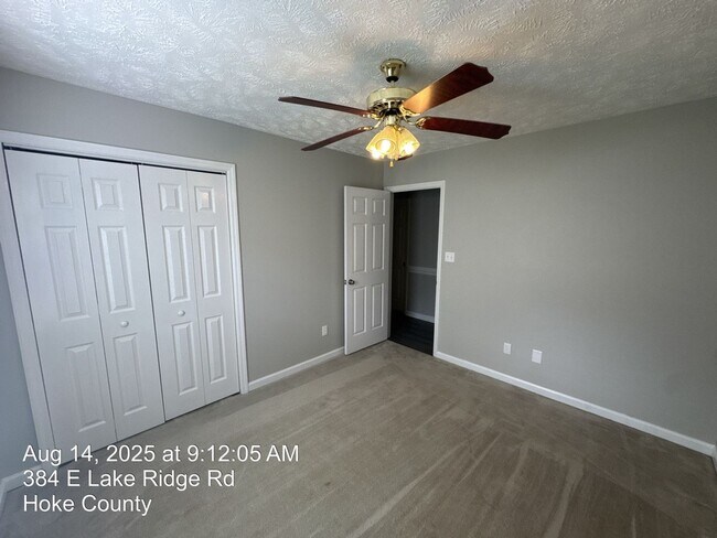 Building Photo - 384 E Lake Ridge Rd
