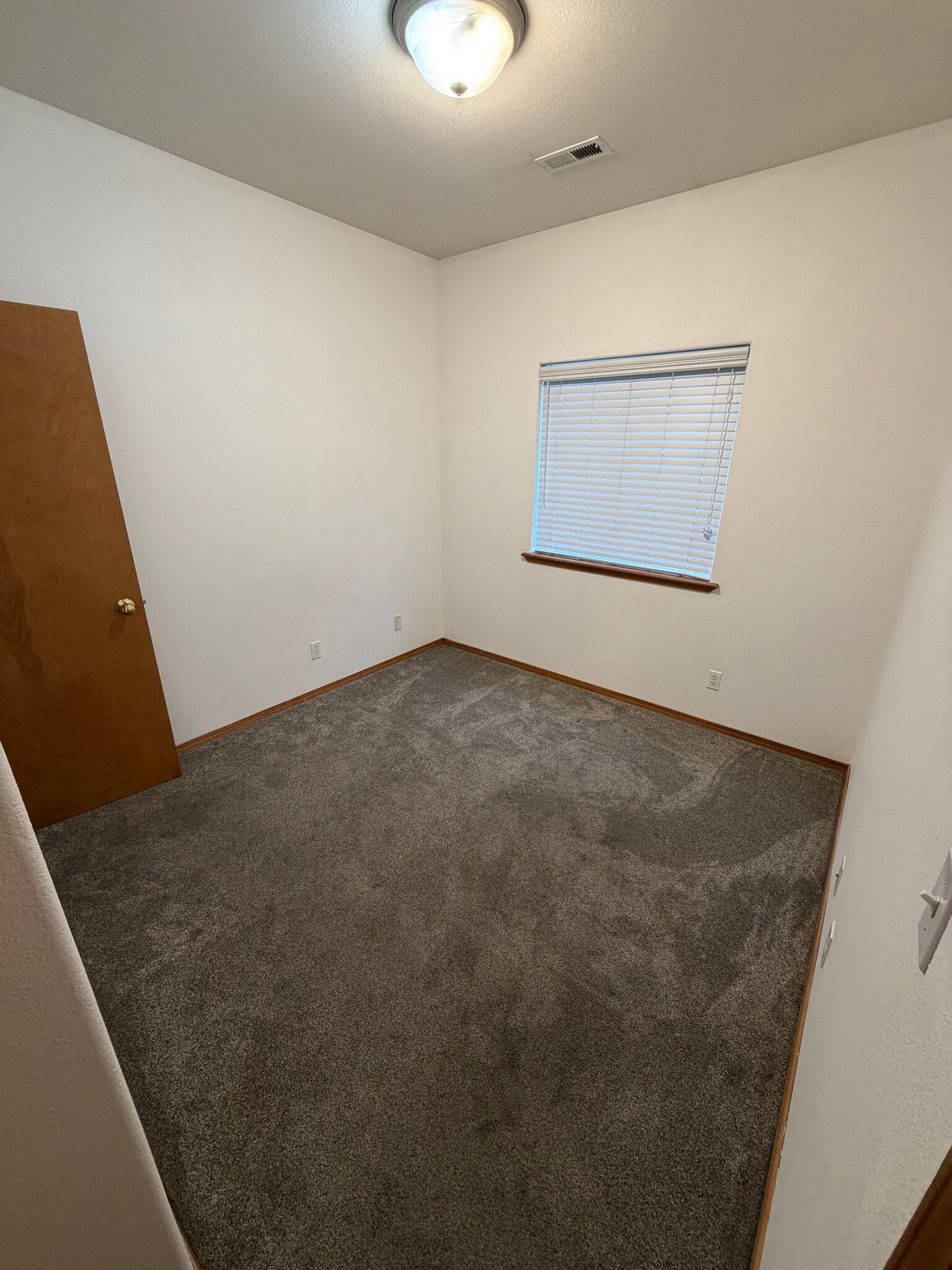Building Photo - 276 NW schnabel ln