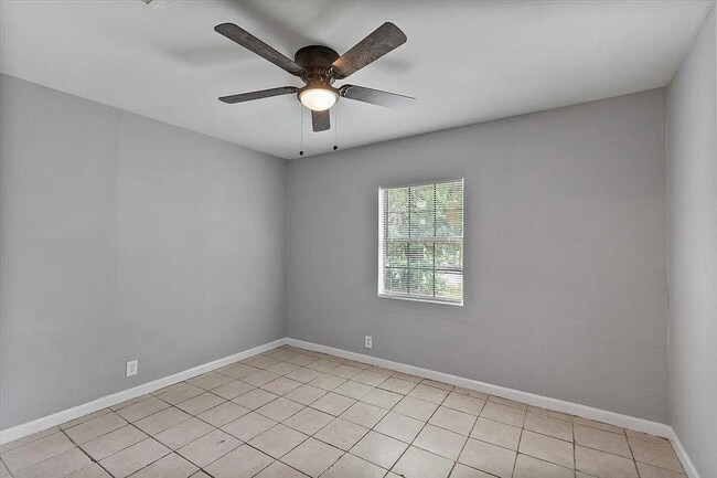 Building Photo - 9033 Oak Knoll Ln