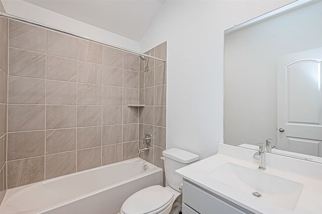 Building Photo - 532 Comal Trl