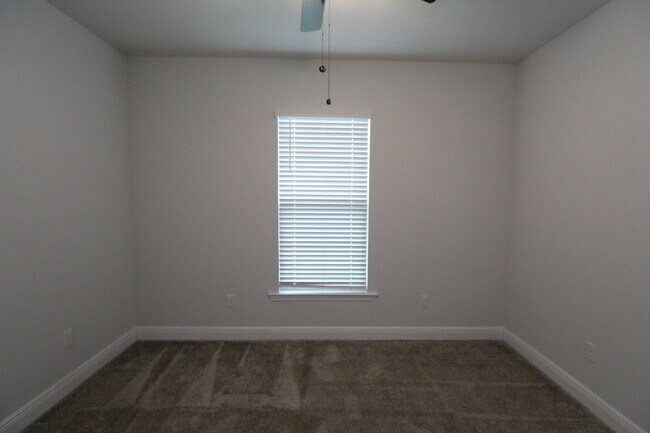 Building Photo - Sweetbarb Estates 3BR Home Near I-10 & Pine Forest Rd with Quartz Kitchen, LVP Flooring, 2-Car Ga...
