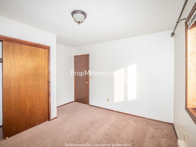 Building Photo - One Bedroom Unit in the Heart of Hawthorne...