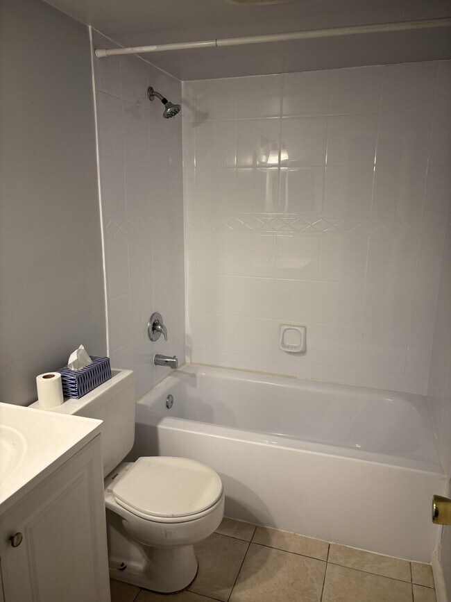 Building Photo - 5150 NE 6th Ave