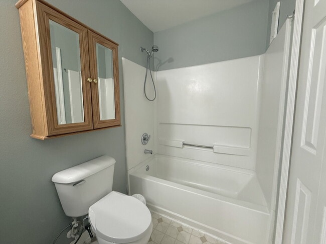 Building Photo - 2-Bed Oasis with 2.5 Baths on Silver Falls...