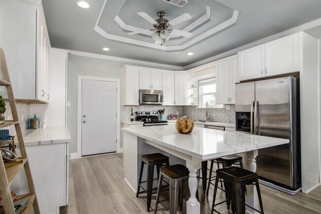 Building Photo - 986 Bahama Dr