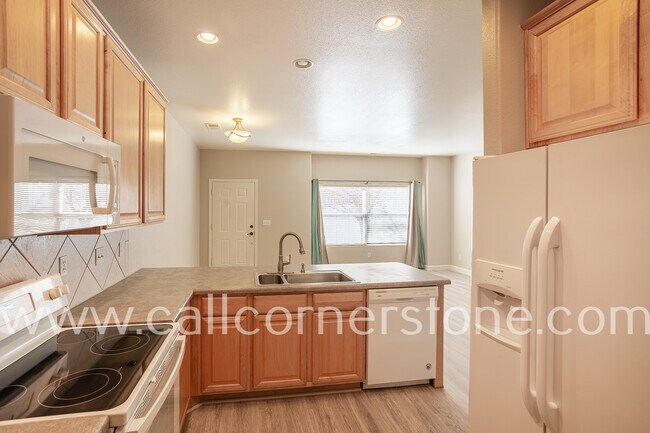Building Photo - 973 Mountain Crest Vw