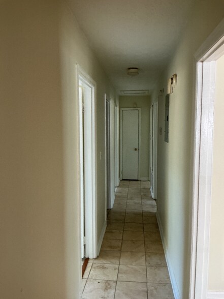 Building Photo - 3656 Surrey Ln