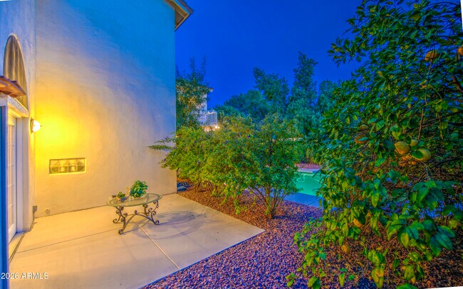 Building Photo - 2201 E Tahitian Way