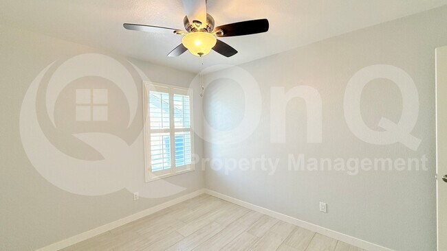 Building Photo - 1123 E Betsy Ln