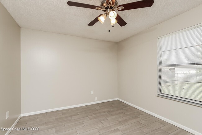 Building Photo - 647 Pampas St NW