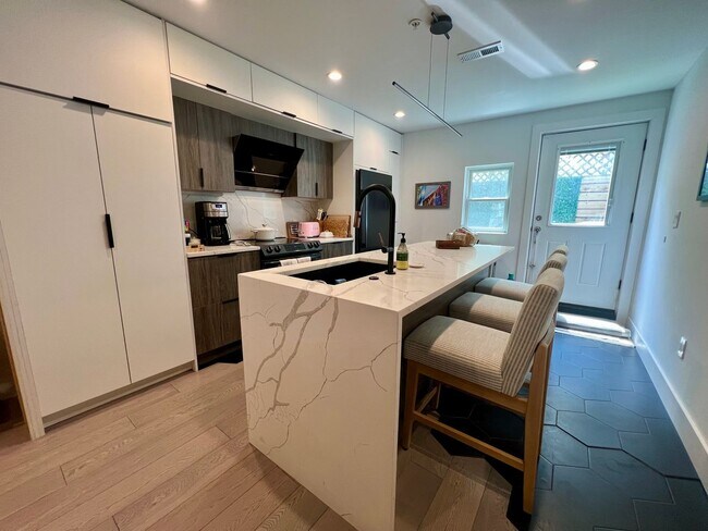 Building Photo - Gorgeous 3-Bedroom (or 2BR + Office) Townhome in the Heart of Northern Liberties! Available July ...