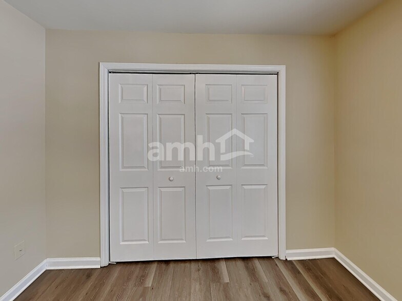 Building Photo - 208 Cole Ct