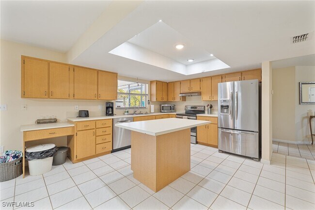 Building Photo - 1628 Country Club Blvd