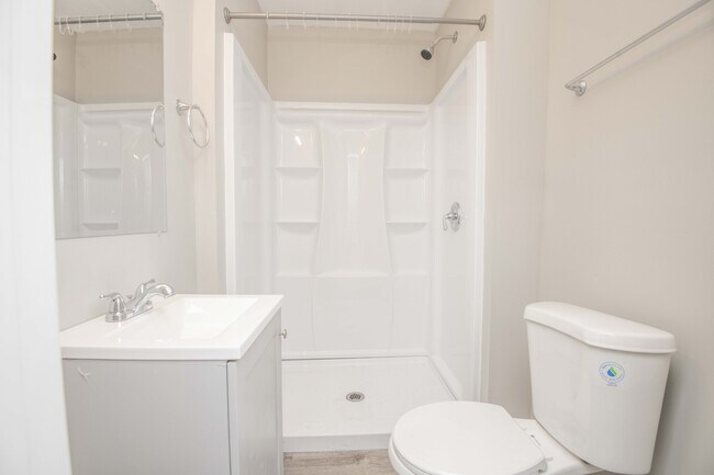 Building Photo - 912 Hotel Ave