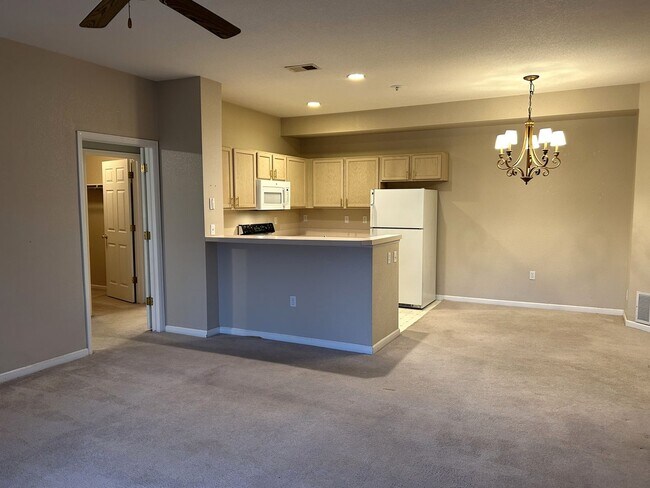 Building Photo - Comfortable 2 Bed 2 Bath Ground-Level Condo in Fort Collins
