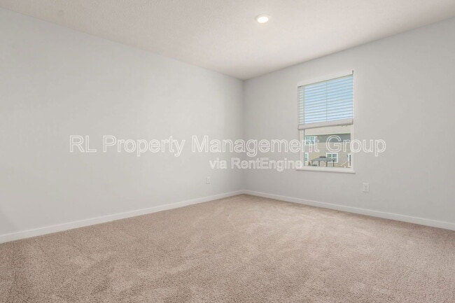 Building Photo - 214 Sterndale Dr
